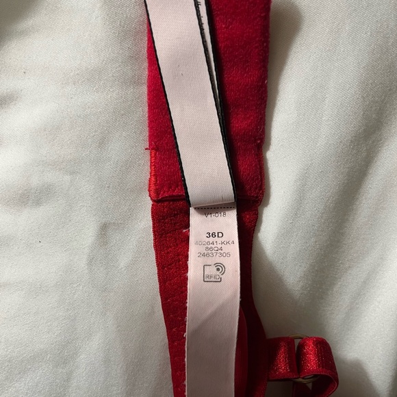 Victoria’s Secret Red Lace Bra - Picture 3 of 4